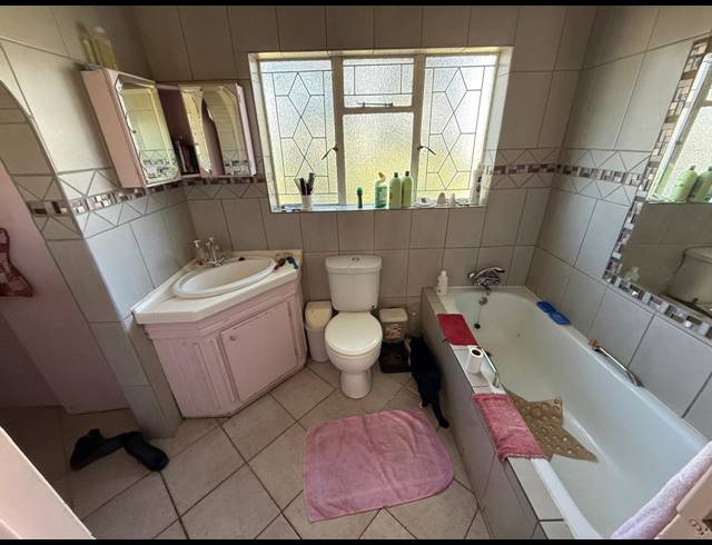 4 BEDROOM HOUSE FOR SALE IN VANDERBIJLPARK CE 5